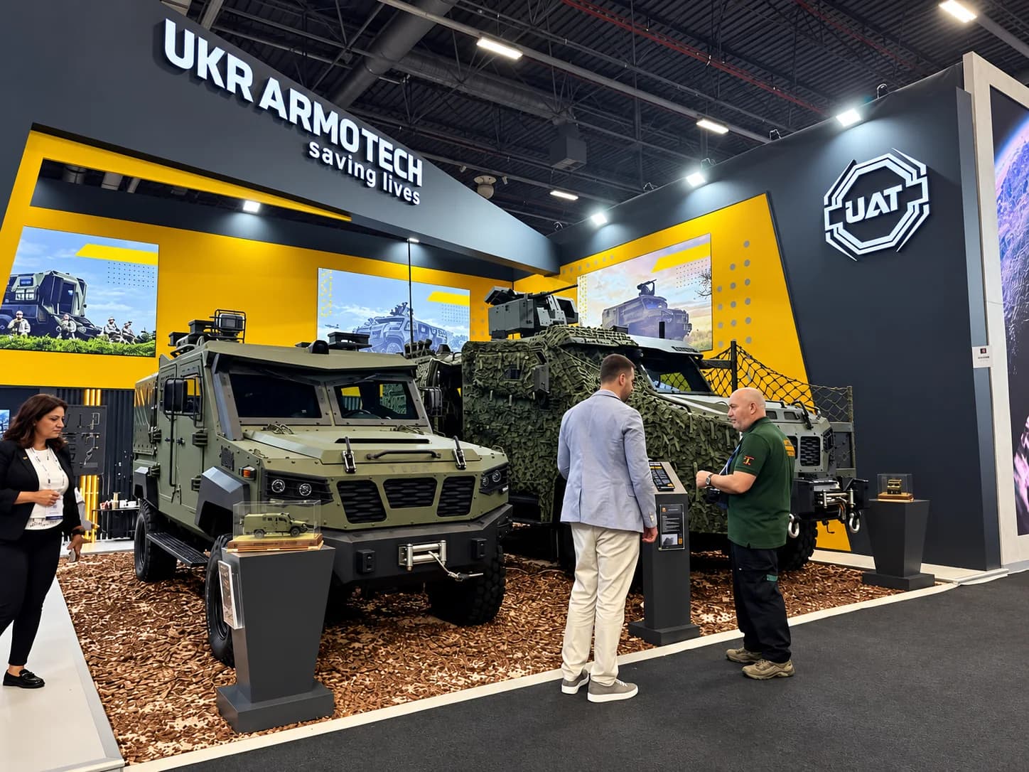 Експозиція UKR ARMO TECH на IDEF 2025 зі стендом і бронетехнікою